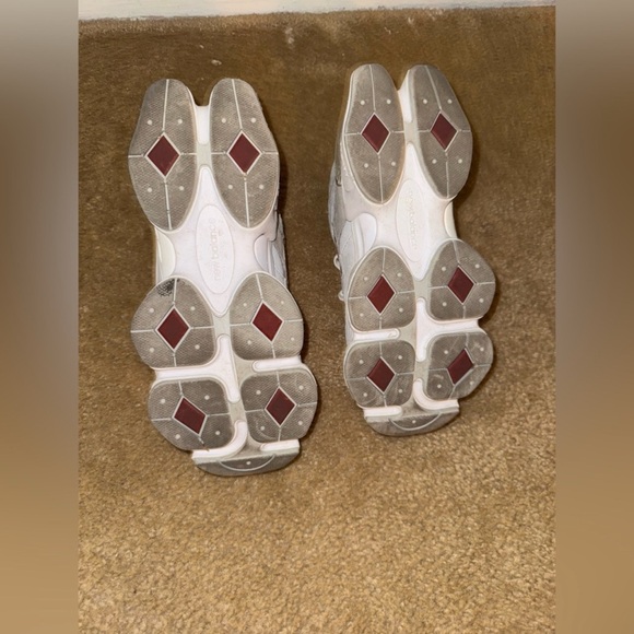 New Balance 9060 Boston College “Eagles” 8 (women’s) - Picture 7 of 16